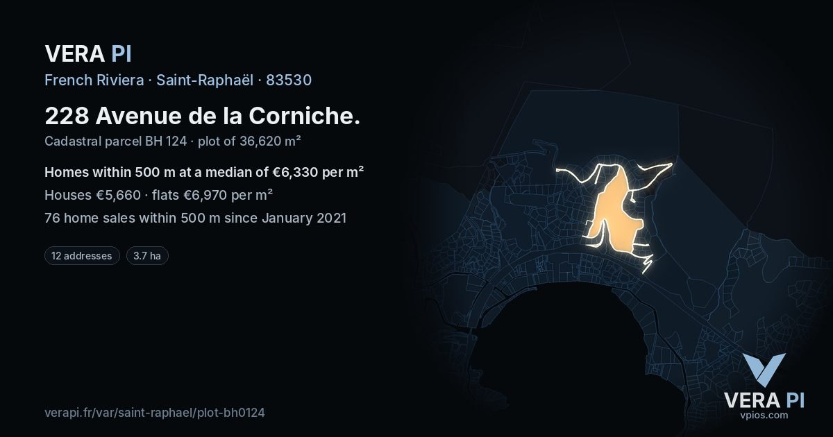 228 Avenue de la Corniche, Saint-Raphaël at night – the plot lit, the parcels around coloured by the prices near them