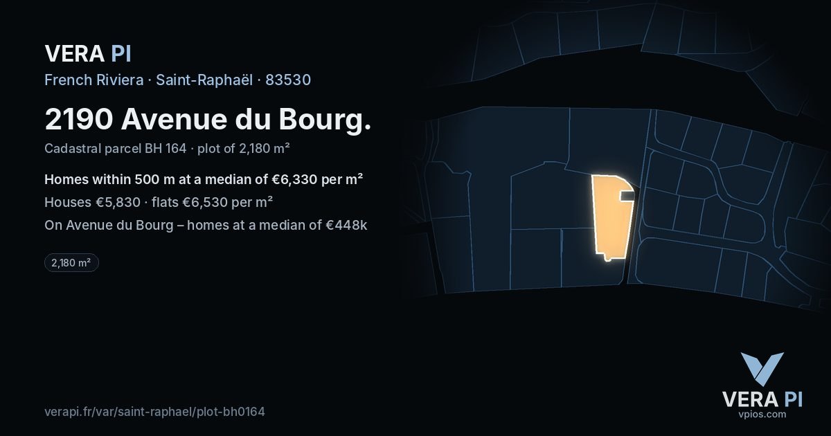 2190 Avenue du Bourg, Saint-Raphaël at night – the plot lit, the parcels around coloured by the prices near them