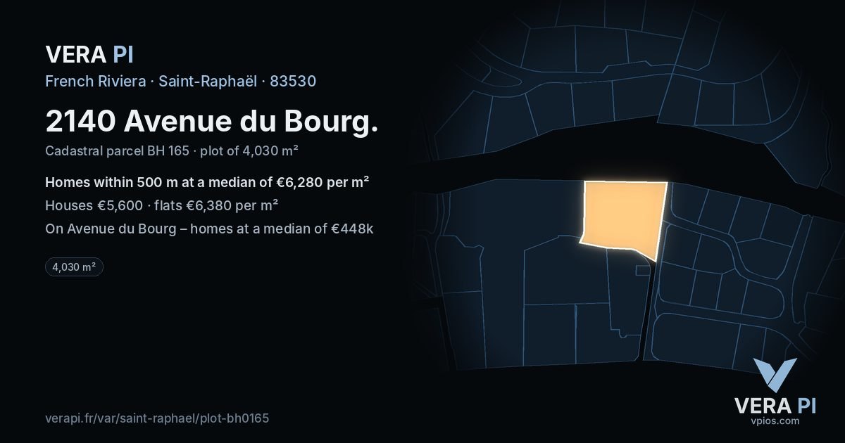 2140 Avenue du Bourg, Saint-Raphaël at night – the plot lit, the parcels around coloured by the prices near them