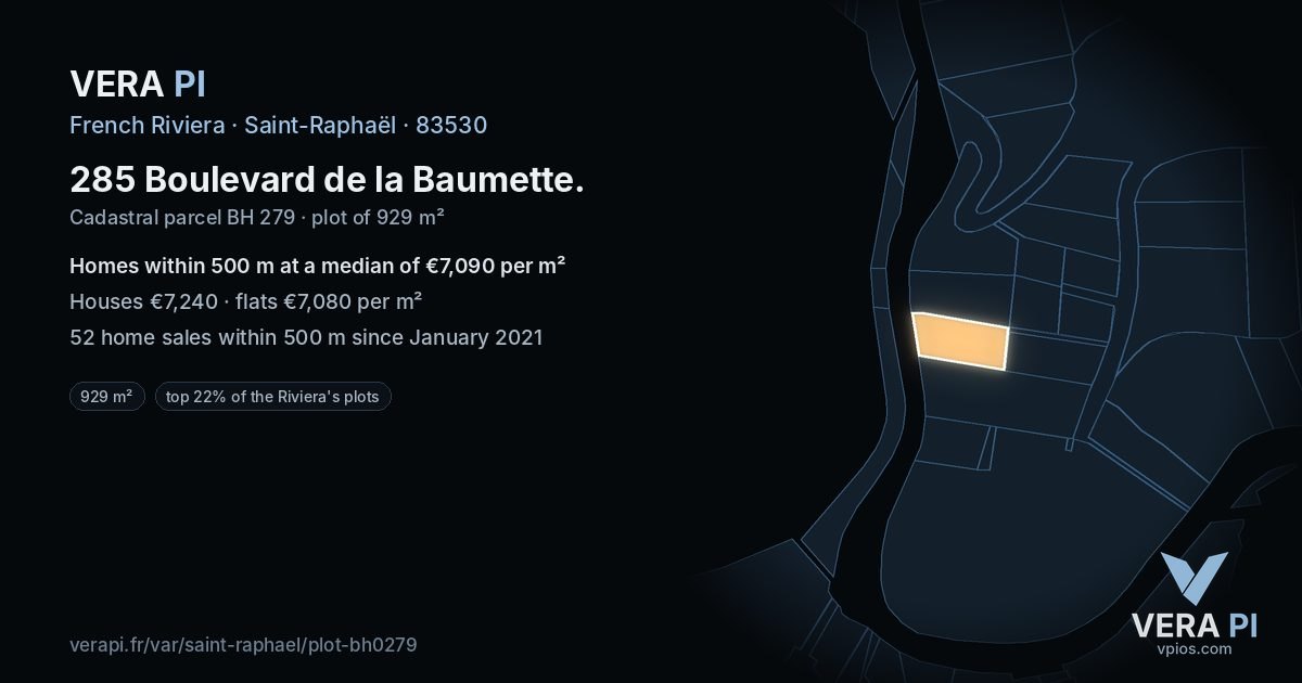 285 Boulevard de la Baumette, Saint-Raphaël at night – the plot lit, the parcels around coloured by the prices near them