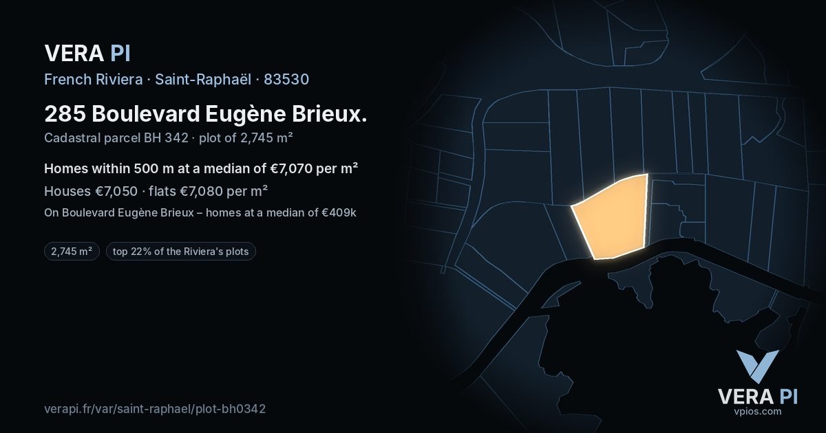 285 Boulevard Eugène Brieux, Saint-Raphaël at night – the plot lit, the parcels around coloured by the prices near them