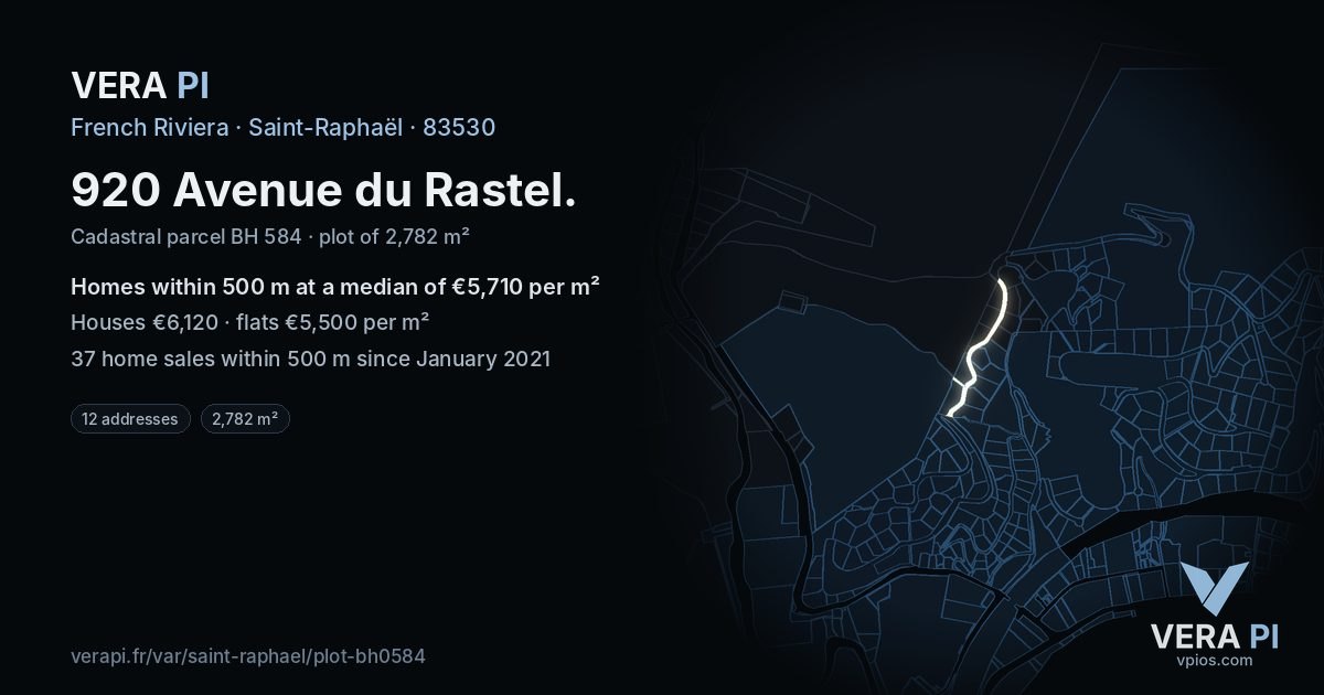 920 Avenue du Rastel, Saint-Raphaël at night – the plot lit, the parcels around coloured by the prices near them