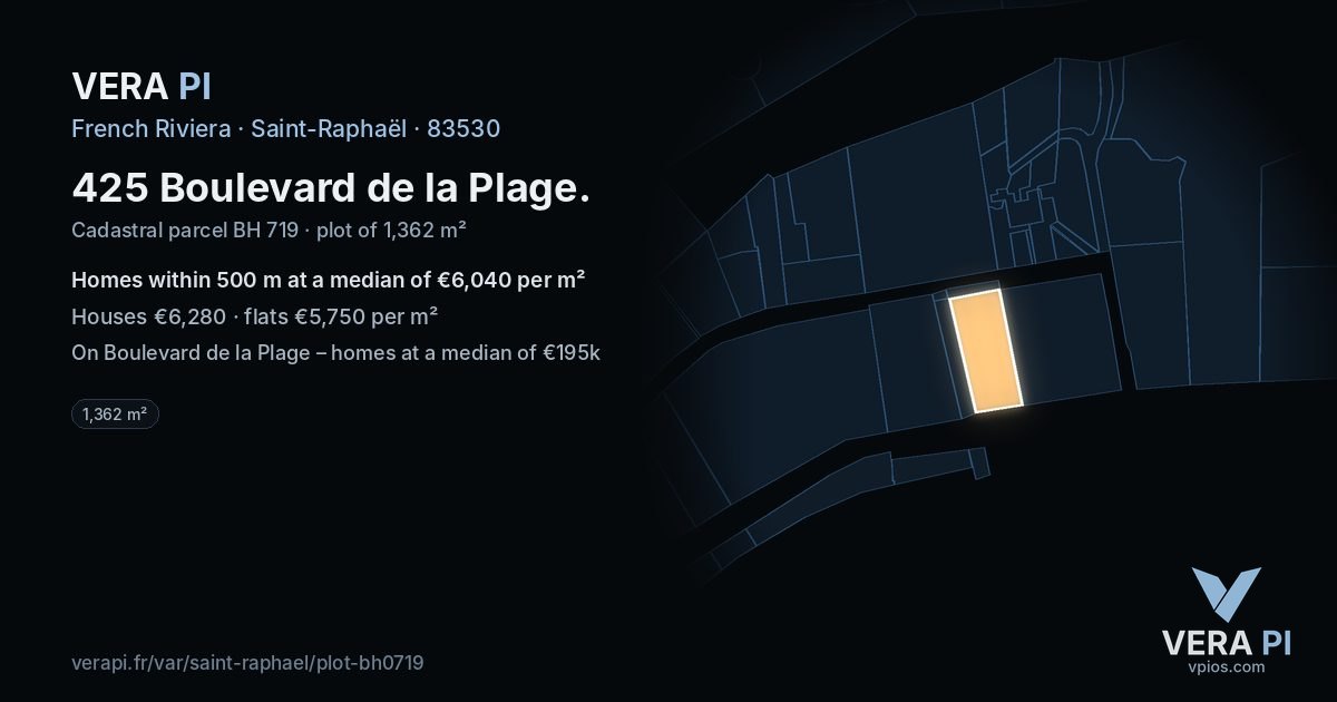 425 Boulevard de la Plage, Saint-Raphaël at night – the plot lit, the parcels around coloured by the prices near them