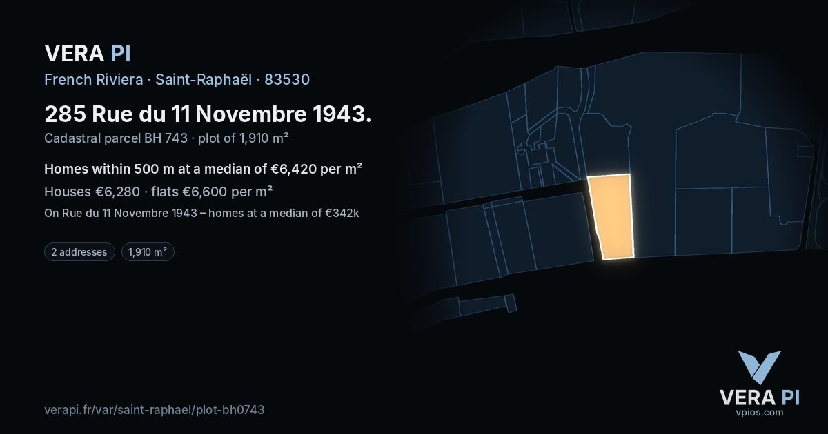 285 Rue du 11 Novembre 1943, Saint-Raphaël at night – the plot lit, the parcels around coloured by the prices near them