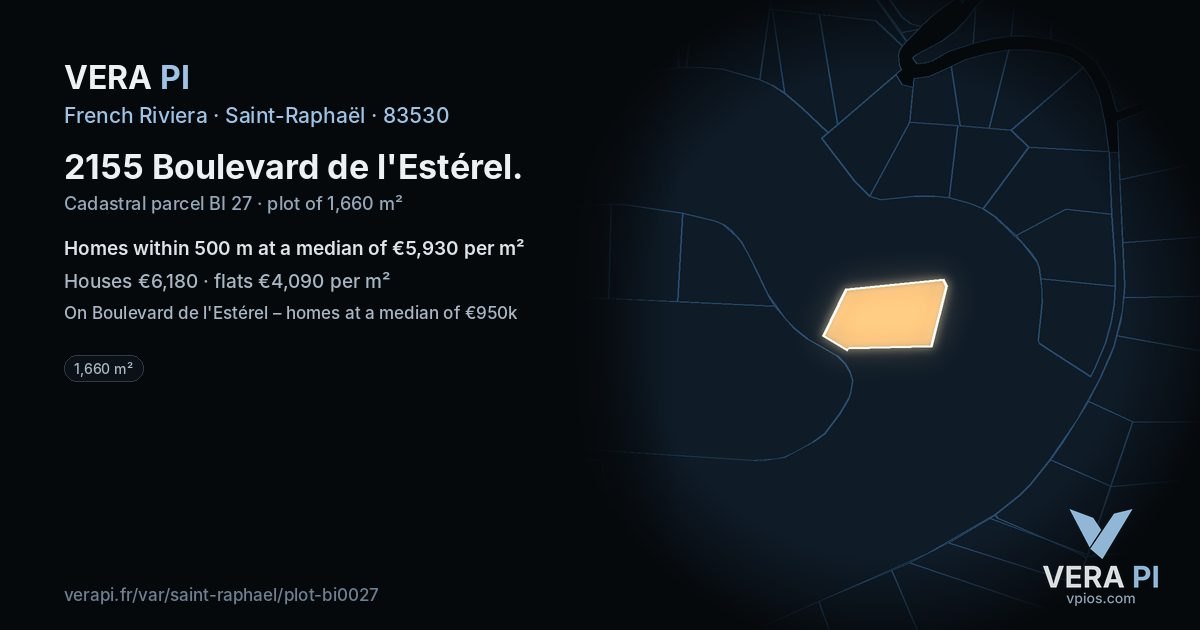 2155 Boulevard de l'Estérel, Saint-Raphaël at night – the plot lit, the parcels around coloured by the prices near them
