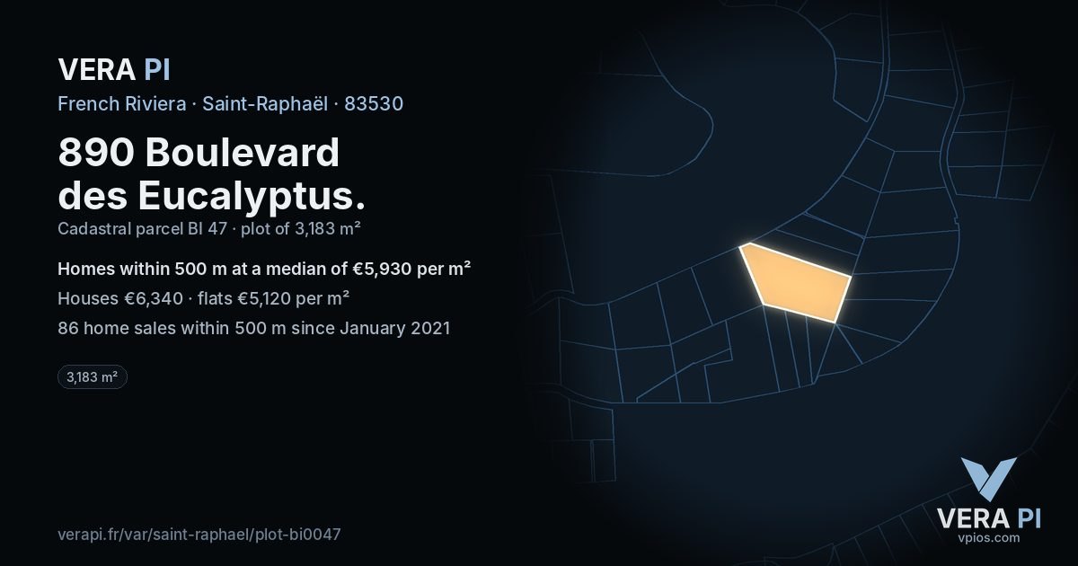 890 Boulevard des Eucalyptus, Saint-Raphaël at night – the plot lit, the parcels around coloured by the prices near them