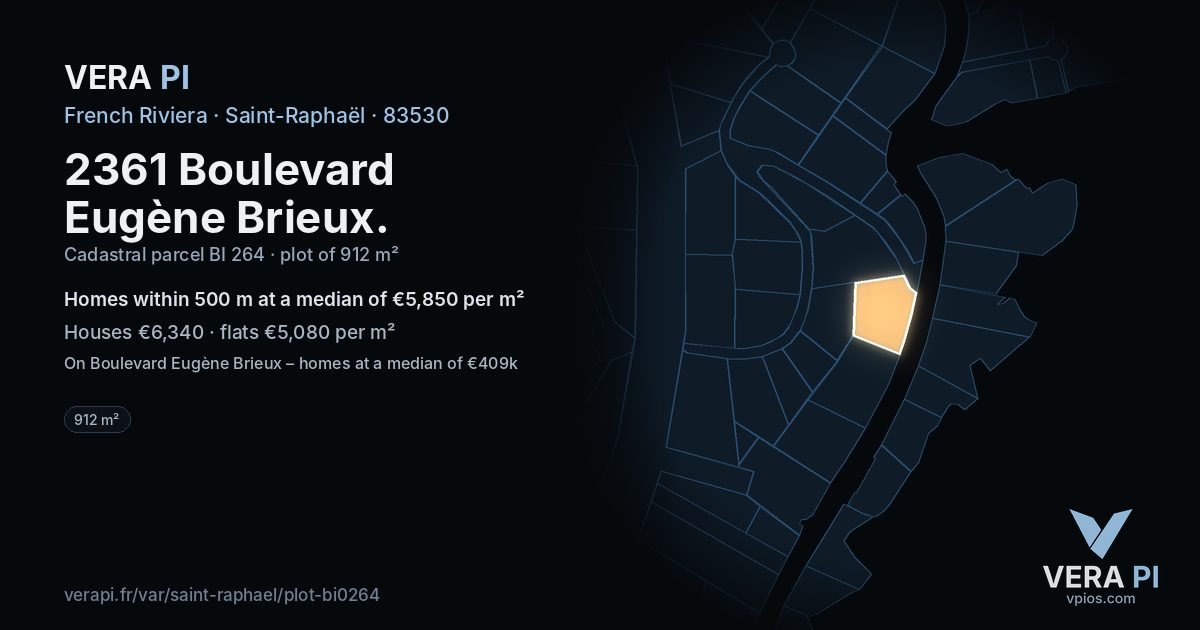 2361 Boulevard Eugène Brieux, Saint-Raphaël at night – the plot lit, the parcels around coloured by the prices near them