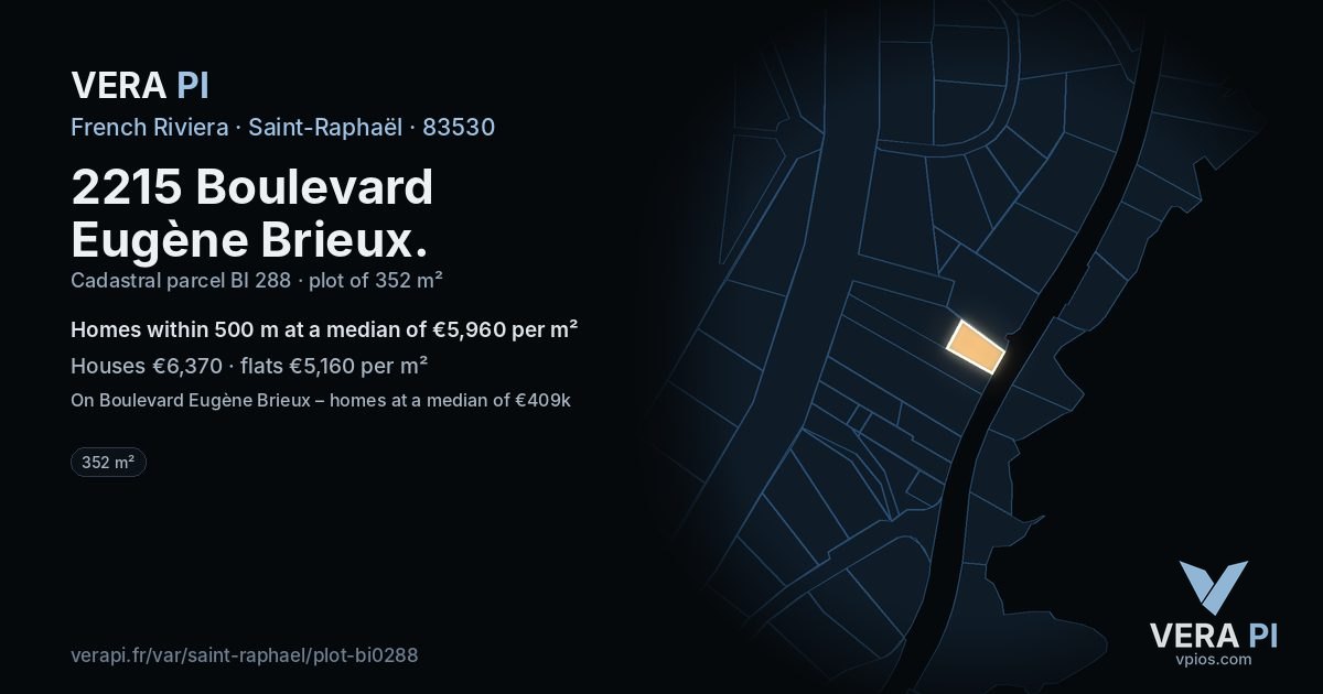 2215 Boulevard Eugène Brieux, Saint-Raphaël at night – the plot lit, the parcels around coloured by the prices near them