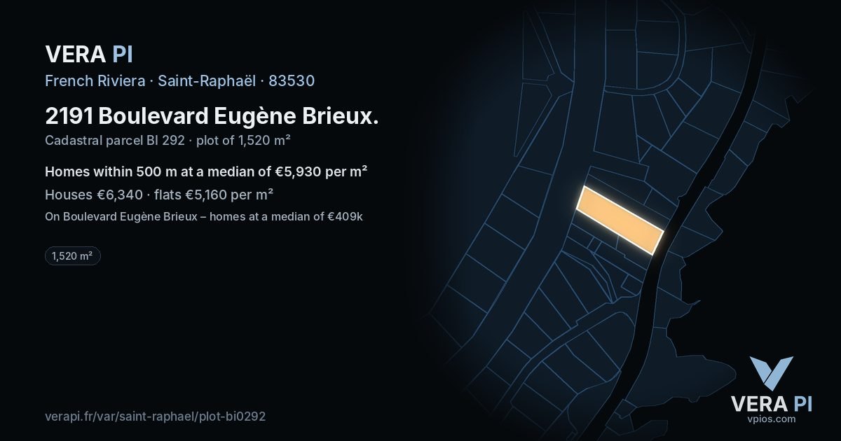 2191 Boulevard Eugène Brieux, Saint-Raphaël at night – the plot lit, the parcels around coloured by the prices near them