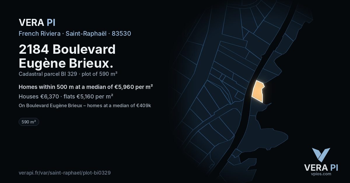 2184 Boulevard Eugène Brieux, Saint-Raphaël at night – the plot lit, the parcels around coloured by the prices near them