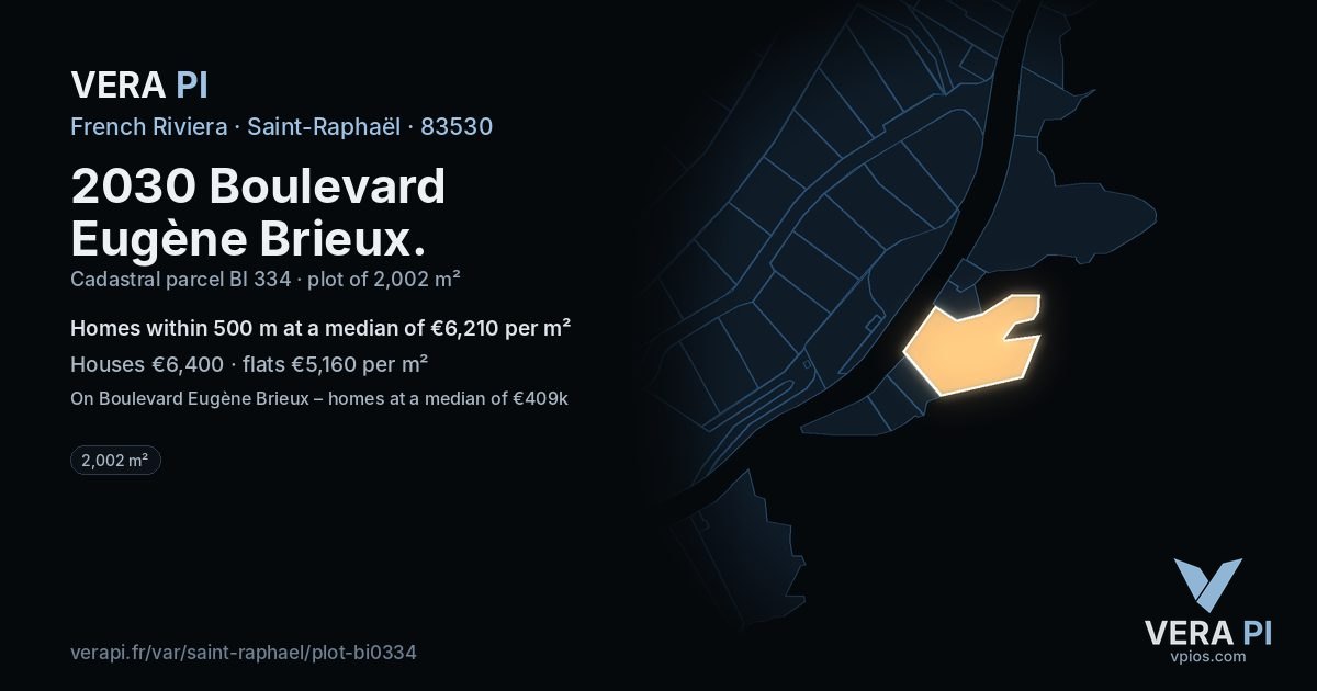 2030 Boulevard Eugène Brieux, Saint-Raphaël at night – the plot lit, the parcels around coloured by the prices near them