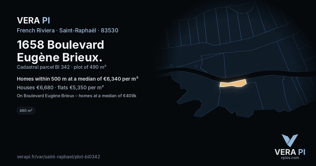 1658 Boulevard Eugène Brieux, Saint-Raphaël at night – the plot lit, the parcels around coloured by the prices near them