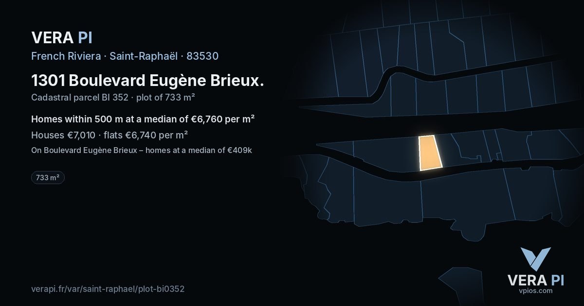 1301 Boulevard Eugène Brieux, Saint-Raphaël at night – the plot lit, the parcels around coloured by the prices near them