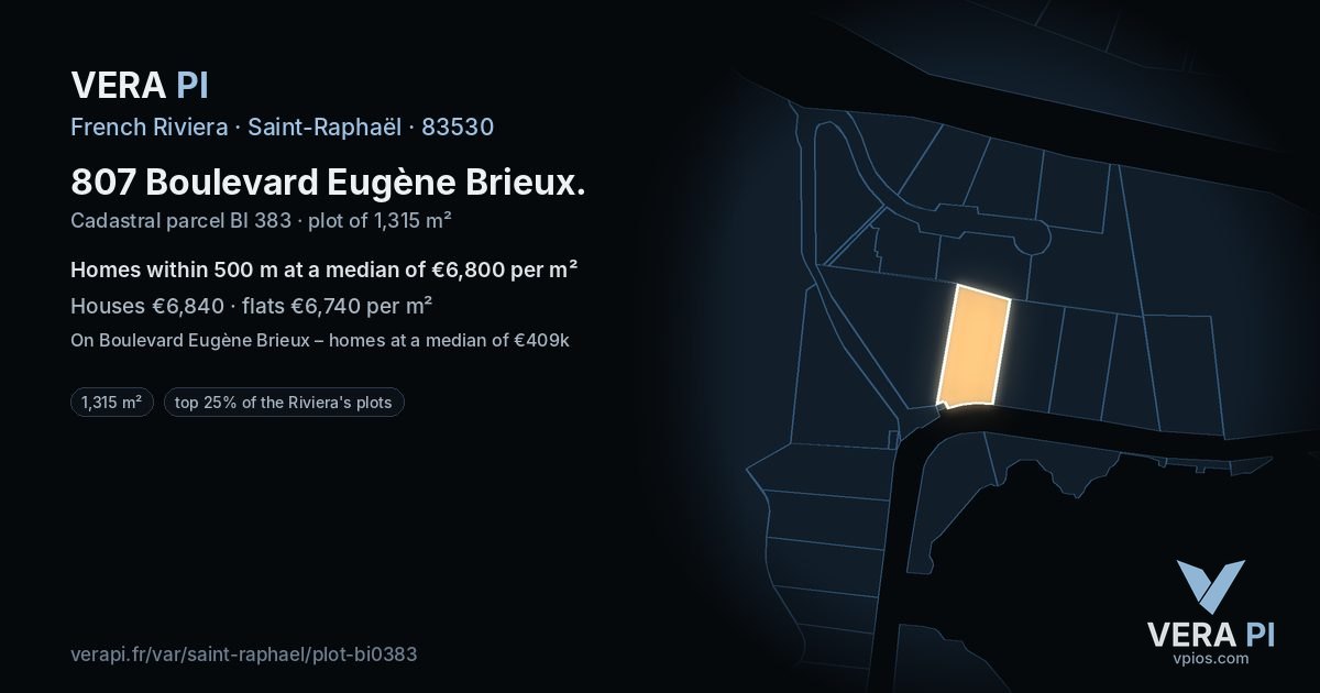 807 Boulevard Eugène Brieux, Saint-Raphaël at night – the plot lit, the parcels around coloured by the prices near them
