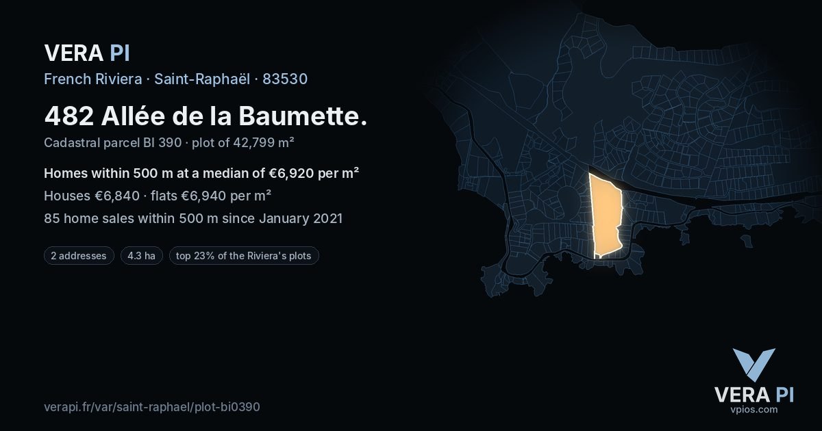 482 Allée de la Baumette, Saint-Raphaël at night – the plot lit, the parcels around coloured by the prices near them