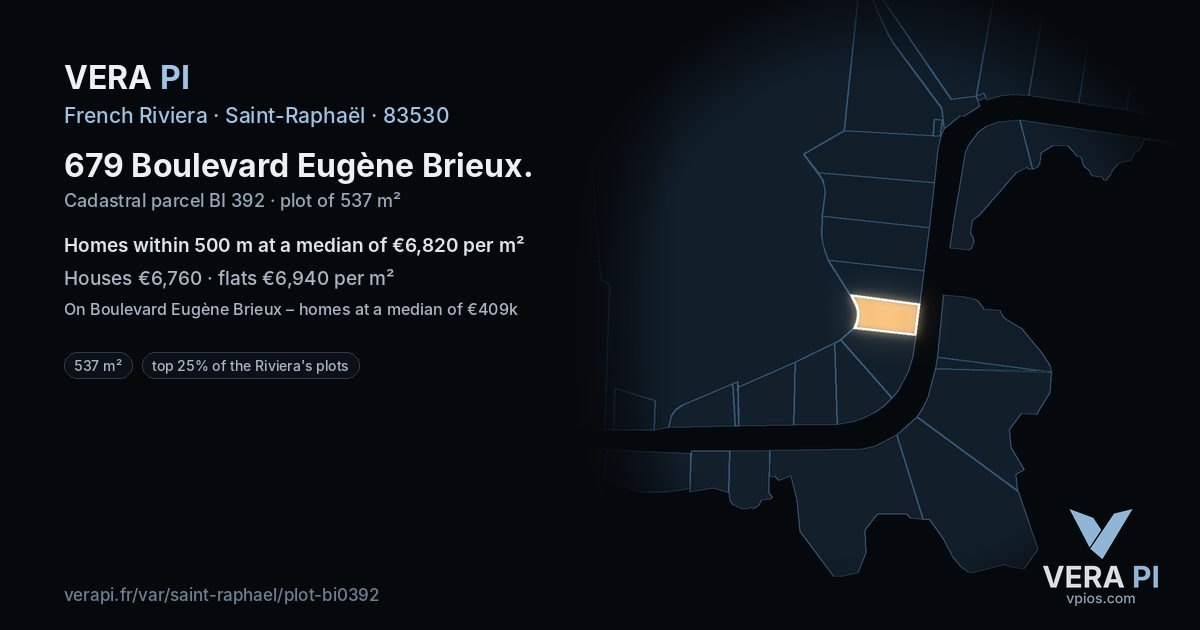 679 Boulevard Eugène Brieux, Saint-Raphaël at night – the plot lit, the parcels around coloured by the prices near them