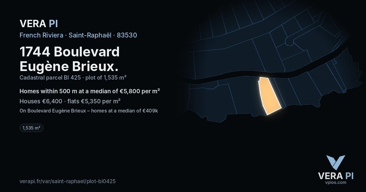 1744 Boulevard Eugène Brieux, Saint-Raphaël at night – the plot lit, the parcels around coloured by the prices near them