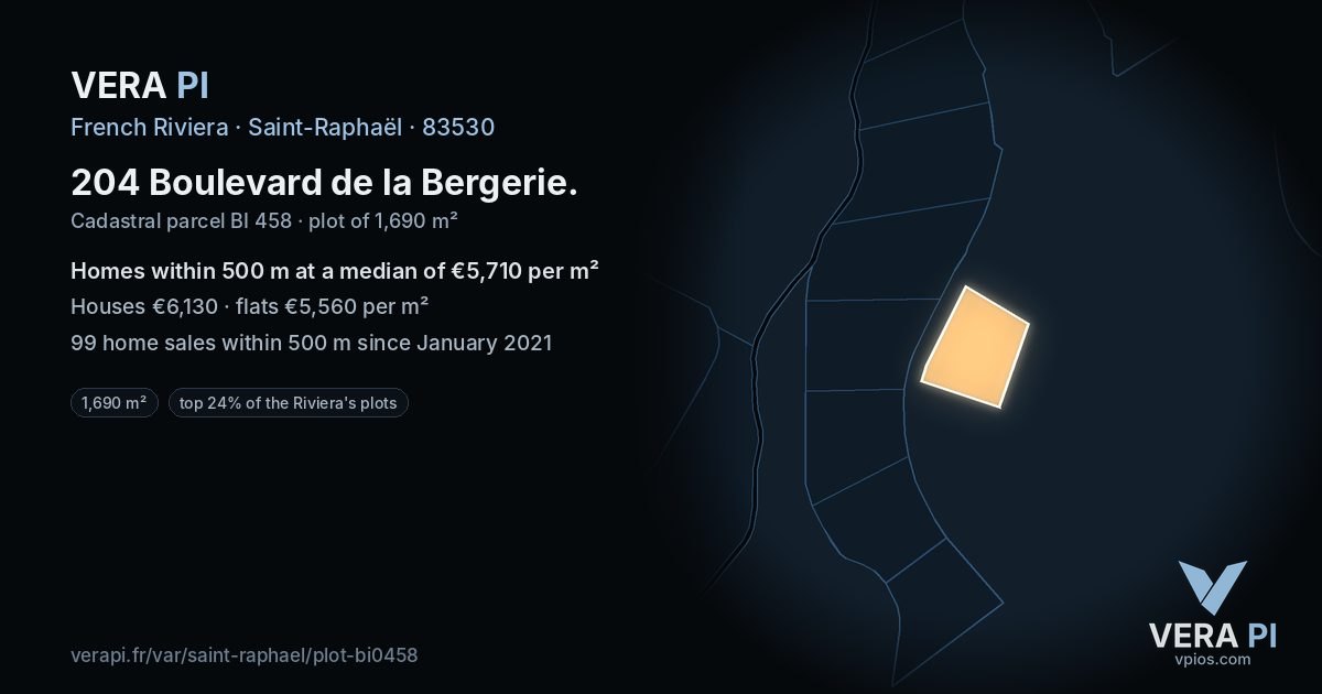 204 Boulevard de la Bergerie, Saint-Raphaël at night – the plot lit, the parcels around coloured by the prices near them