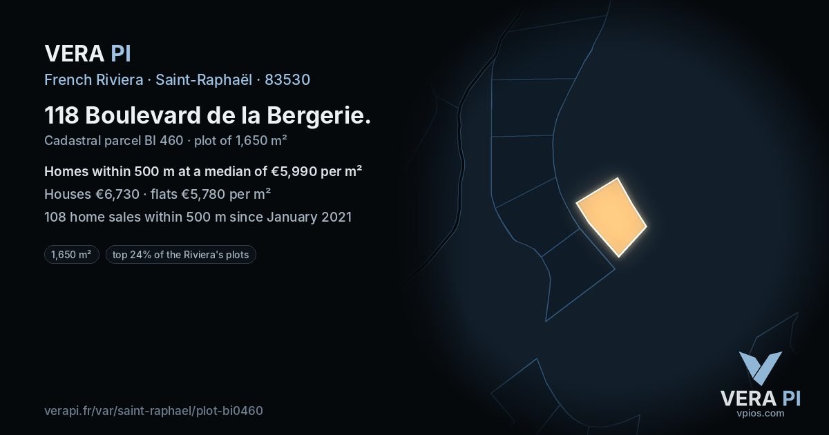 118 Boulevard de la Bergerie, Saint-Raphaël at night – the plot lit, the parcels around coloured by the prices near them
