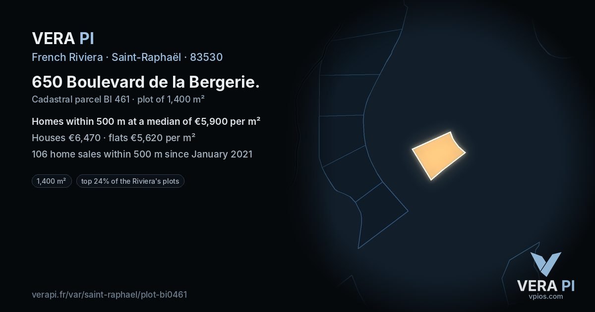 650 Boulevard de la Bergerie, Saint-Raphaël at night – the plot lit, the parcels around coloured by the prices near them