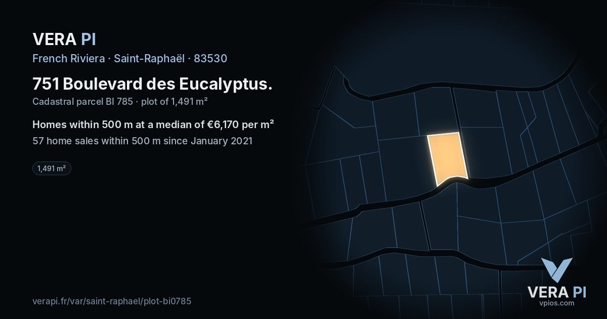 751 Boulevard des Eucalyptus, Saint-Raphaël at night – the plot lit, the parcels around coloured by the prices near them