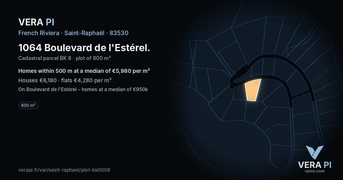 1064 Boulevard de l'Estérel, Saint-Raphaël at night – the plot lit, the parcels around coloured by the prices near them