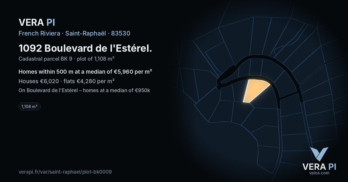 1092 Boulevard de l'Estérel, Saint-Raphaël at night – the plot lit, the parcels around coloured by the prices near them