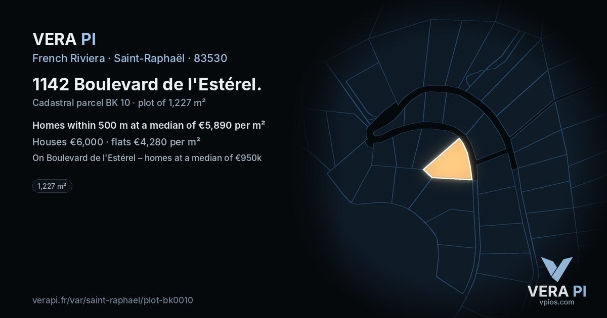 1142 Boulevard de l'Estérel, Saint-Raphaël at night – the plot lit, the parcels around coloured by the prices near them