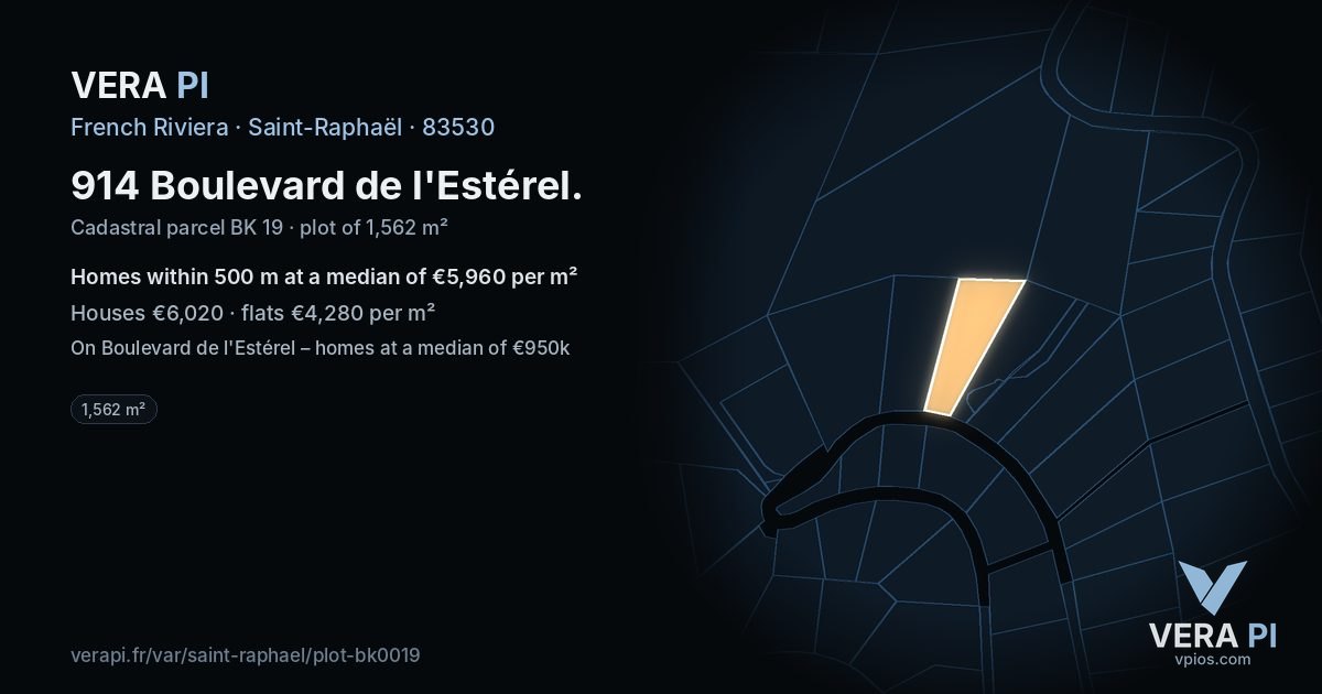 914 Boulevard de l'Estérel, Saint-Raphaël at night – the plot lit, the parcels around coloured by the prices near them