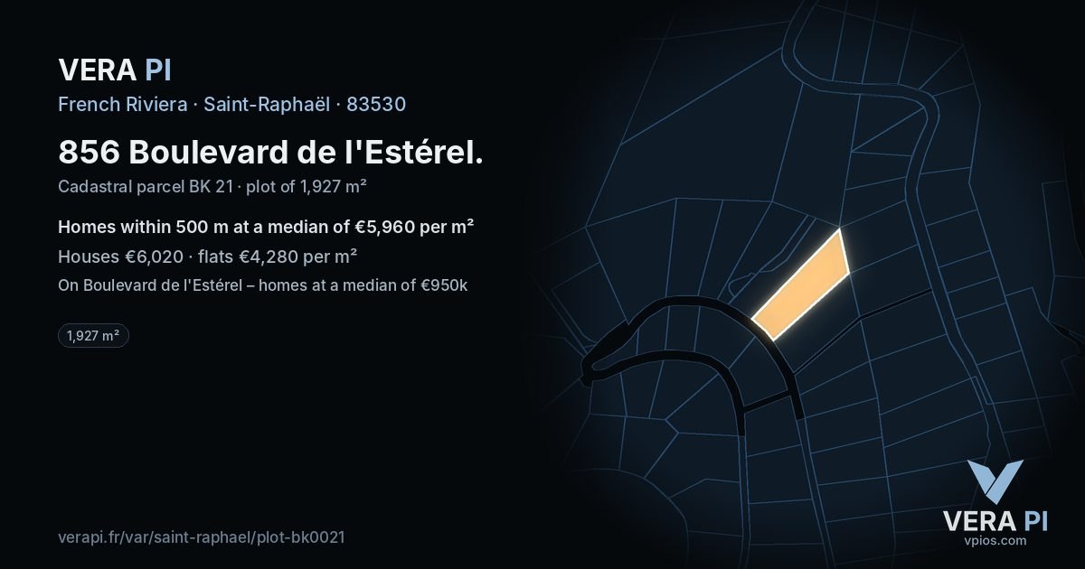 856 Boulevard de l'Estérel, Saint-Raphaël at night – the plot lit, the parcels around coloured by the prices near them