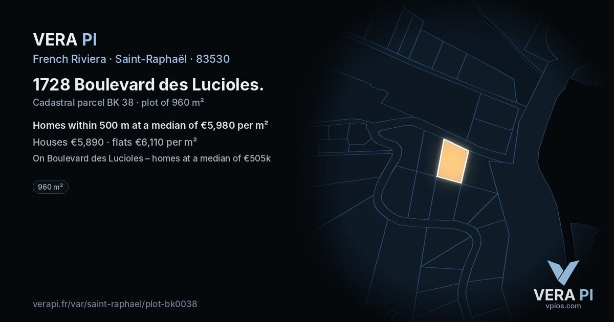 1728 Boulevard des Lucioles, Saint-Raphaël at night – the plot lit, the parcels around coloured by the prices near them