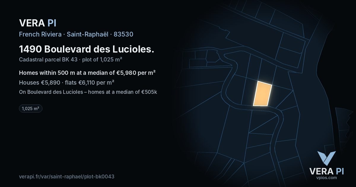 1490 Boulevard des Lucioles, Saint-Raphaël at night – the plot lit, the parcels around coloured by the prices near them