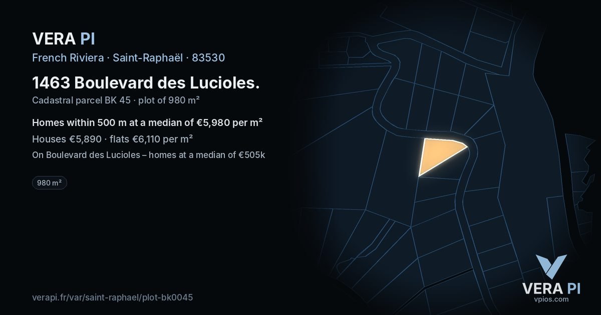 1463 Boulevard des Lucioles, Saint-Raphaël at night – the plot lit, the parcels around coloured by the prices near them
