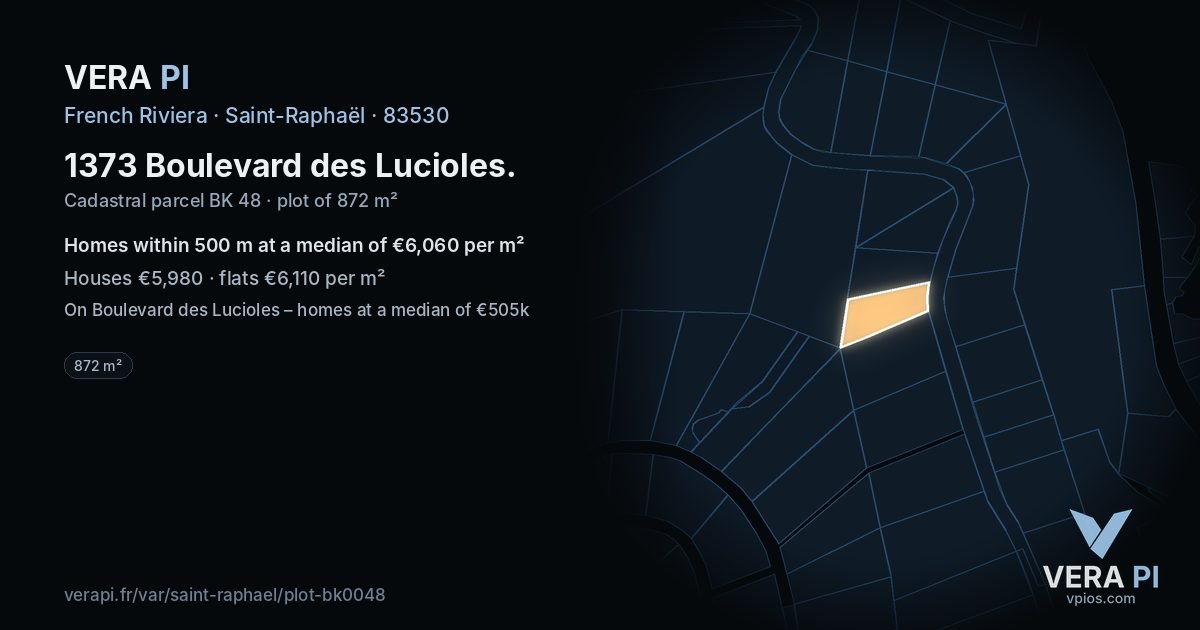 1373 Boulevard des Lucioles, Saint-Raphaël at night – the plot lit, the parcels around coloured by the prices near them