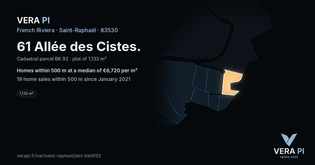 61 Allée des Cistes, Saint-Raphaël at night – the plot lit, the parcels around coloured by the prices near them
