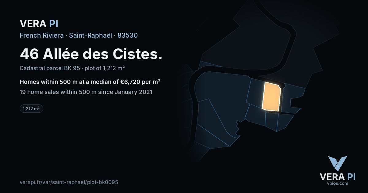 46 Allée des Cistes, Saint-Raphaël at night – the plot lit, the parcels around coloured by the prices near them