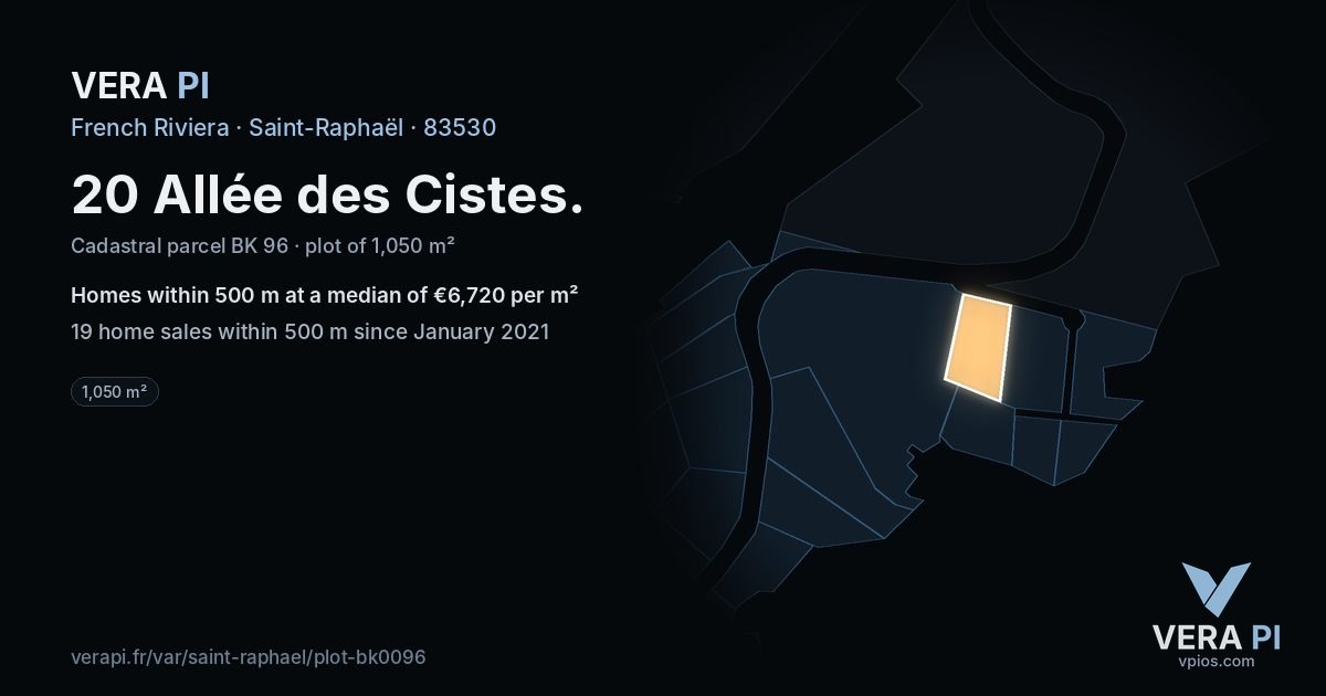 20 Allée des Cistes, Saint-Raphaël at night – the plot lit, the parcels around coloured by the prices near them