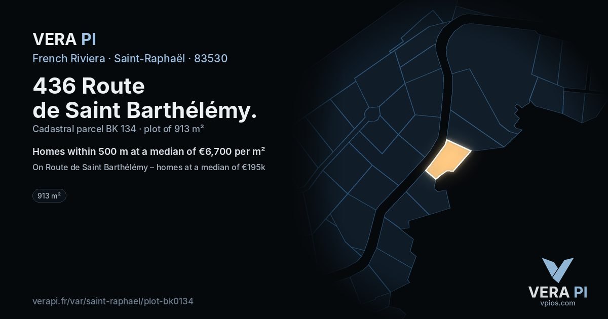 436 Route de Saint Barthélémy, Saint-Raphaël at night – the plot lit, the parcels around coloured by the prices near them
