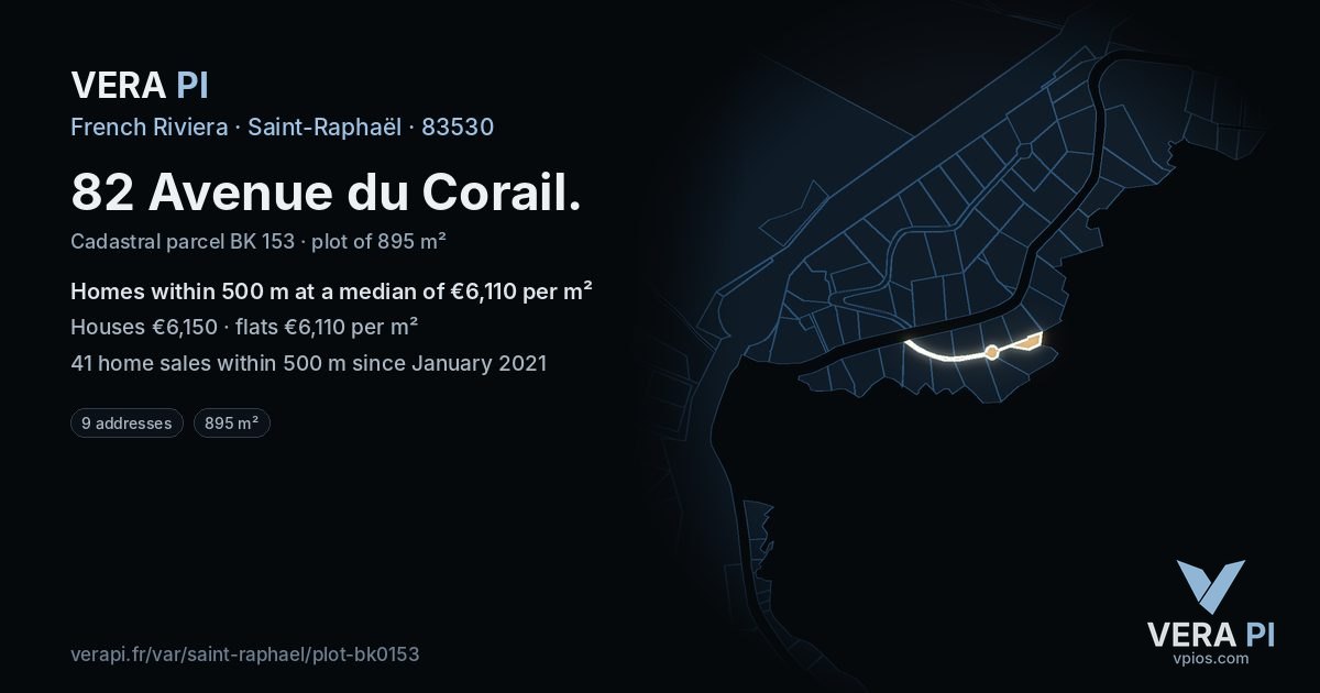 82 Avenue du Corail, Saint-Raphaël at night – the plot lit, the parcels around coloured by the prices near them