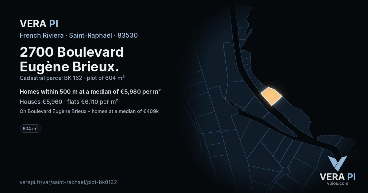 2700 Boulevard Eugène Brieux, Saint-Raphaël at night – the plot lit, the parcels around coloured by the prices near them
