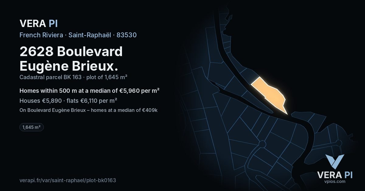 2628 Boulevard Eugène Brieux, Saint-Raphaël at night – the plot lit, the parcels around coloured by the prices near them