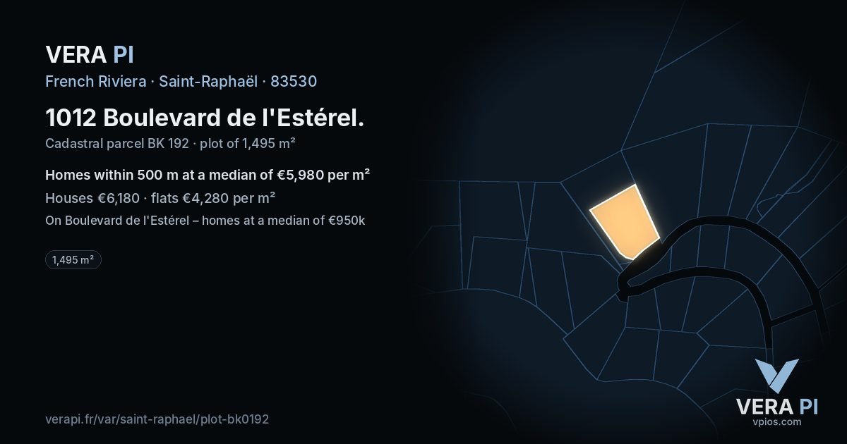 1012 Boulevard de l'Estérel, Saint-Raphaël at night – the plot lit, the parcels around coloured by the prices near them