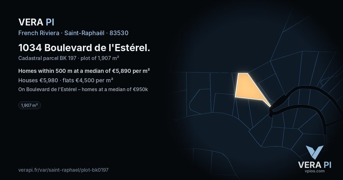 1034 Boulevard de l'Estérel, Saint-Raphaël at night – the plot lit, the parcels around coloured by the prices near them