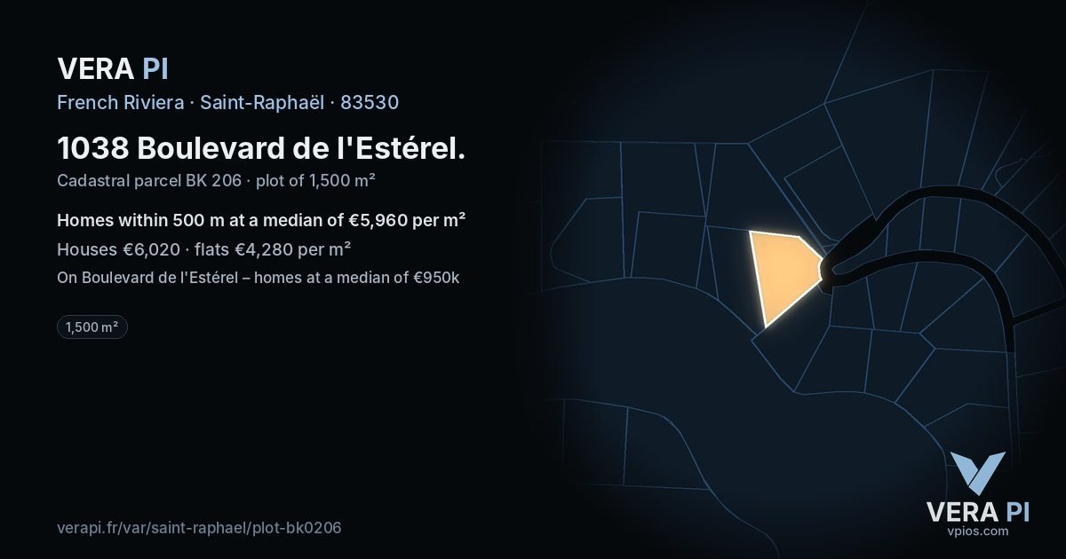 1038 Boulevard de l'Estérel, Saint-Raphaël at night – the plot lit, the parcels around coloured by the prices near them