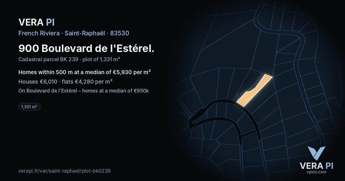 900 Boulevard de l'Estérel, Saint-Raphaël at night – the plot lit, the parcels around coloured by the prices near them