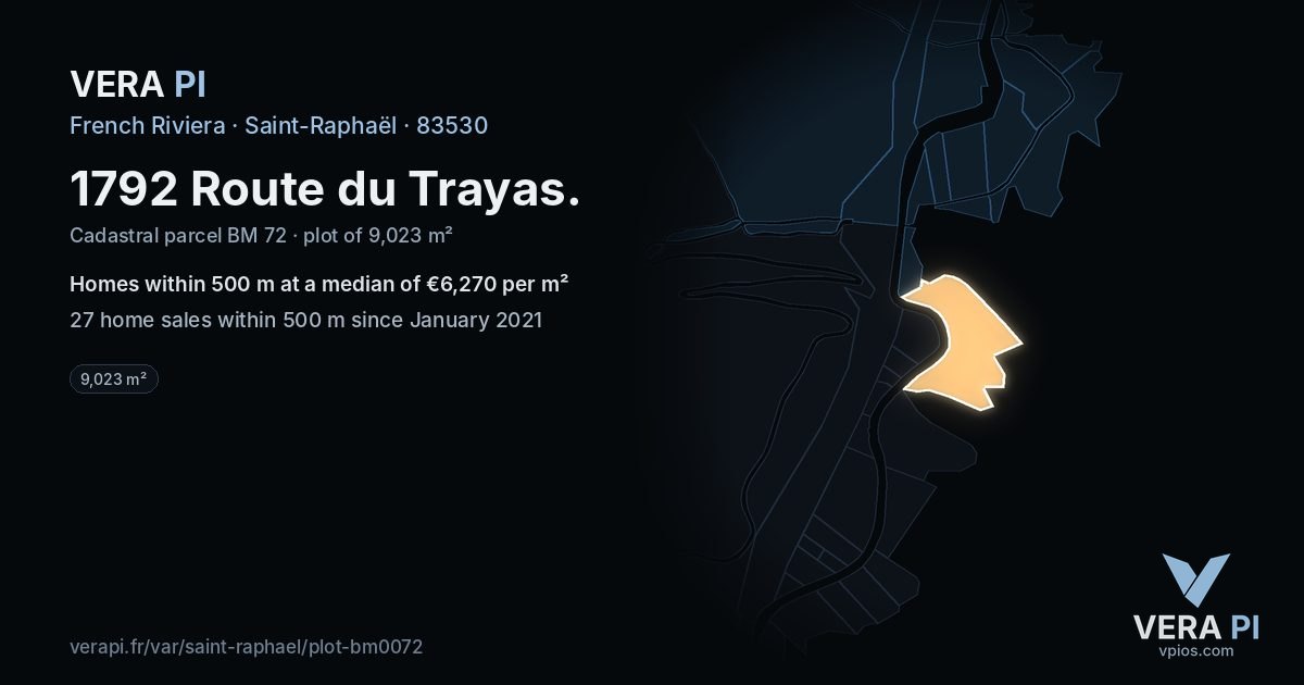 1792 Route du Trayas, Saint-Raphaël at night – the plot lit, the parcels around coloured by the prices near them
