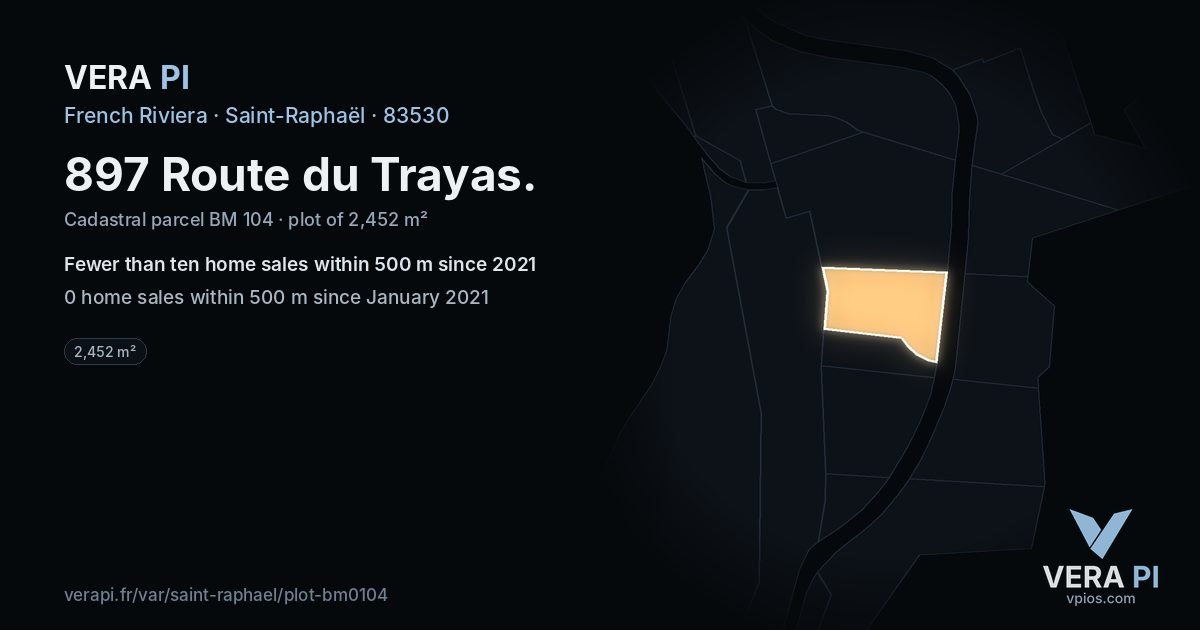 897 Route du Trayas, Saint-Raphaël at night – the plot lit, the parcels around coloured by the prices near them