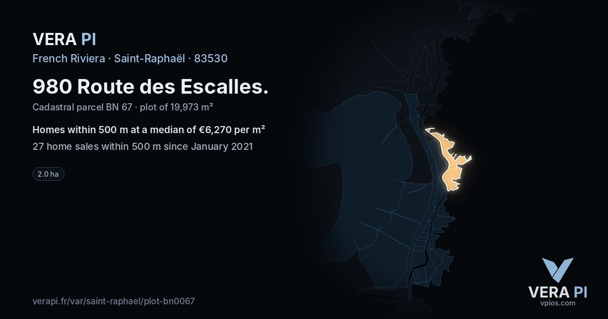 980 Route des Escalles, Saint-Raphaël at night – the plot lit, the parcels around coloured by the prices near them