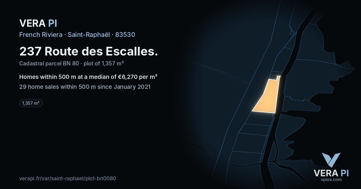 237 Route des Escalles, Saint-Raphaël at night – the plot lit, the parcels around coloured by the prices near them