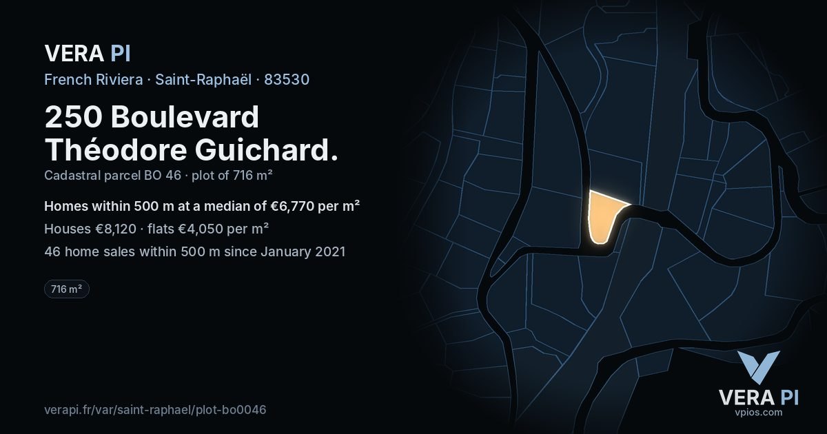250 Boulevard Théodore Guichard, Saint-Raphaël at night – the plot lit, the parcels around coloured by the prices near them
